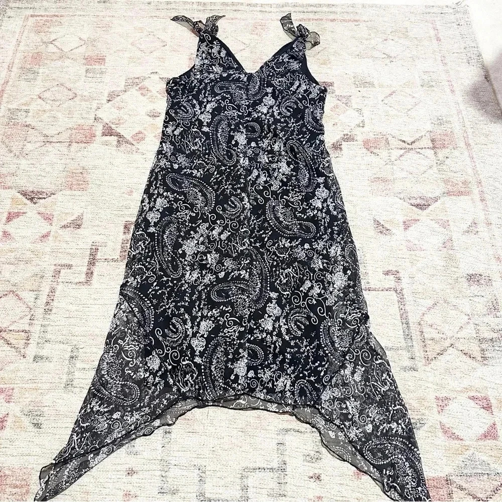 Black & white paisley asymmetrical dress with tie straps size 1X - Picture 12 of 12